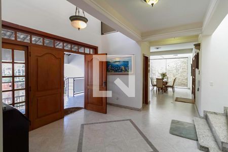 Casa de condomínio à venda com 587m², 4 quartos e 6 vagas Casa de condomínio à venda com 587m², 4 quartos e 6 vagasEntrada