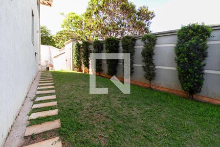 Casa de condomínio à venda com 587m², 4 quartos e 6 vagas Casa de condomínio à venda com 587m², 4 quartos e 6 vagasJardim