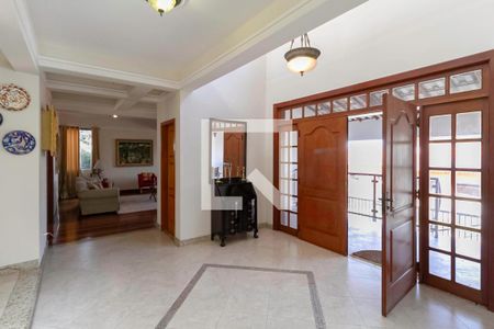 Casa de condomínio à venda com 587m², 4 quartos e 6 vagas Casa de condomínio à venda com 587m², 4 quartos e 6 vagasEntrada