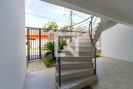 Casa de condomínio à venda com 587m², 4 quartos e 6 vagas Casa de condomínio à venda com 587m², 4 quartos e 6 vagasEntrada