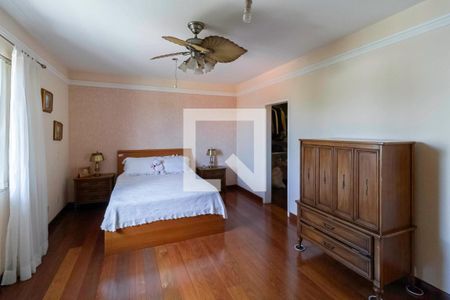 Casa de condomínio à venda com 587m², 4 quartos e 6 vagas Casa de condomínio à venda com 587m², 4 quartos e 6 vagasSuíte 4