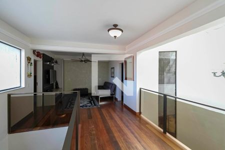 Casa de condomínio à venda com 587m², 4 quartos e 6 vagas Casa de condomínio à venda com 587m², 4 quartos e 6 vagasSala 3