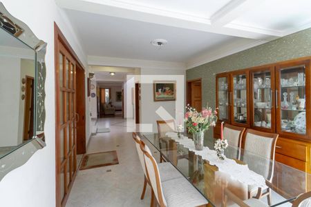 Casa de condomínio à venda com 587m², 4 quartos e 6 vagas Casa de condomínio à venda com 587m², 4 quartos e 6 vagasSala de Jantar