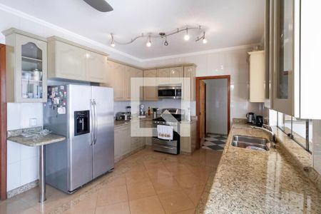 Casa de condomínio à venda com 587m², 4 quartos e 6 vagas Casa de condomínio à venda com 587m², 4 quartos e 6 vagasCozinha