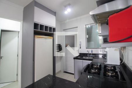 Sala e Cozinha de casa de condomínio para alugar com 2 quartos, 38m² em Vila Mazzei, São Paulo