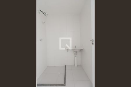 Banheiro  de apartamento para alugar com 1 quarto, 26m² em Jardim Helena, São Paulo