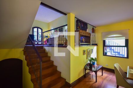 Escada de casa à venda com 4 quartos, 360m² em Vila Inah, São Paulo