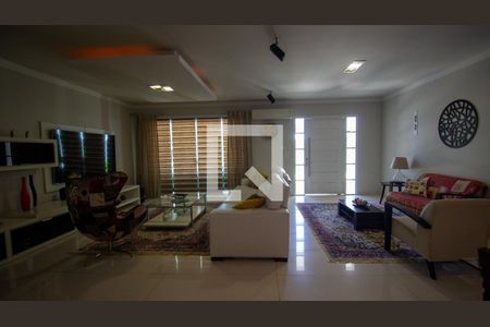 Casa de condomínio à venda com 289m², 5 quartos e 3 vagasSala