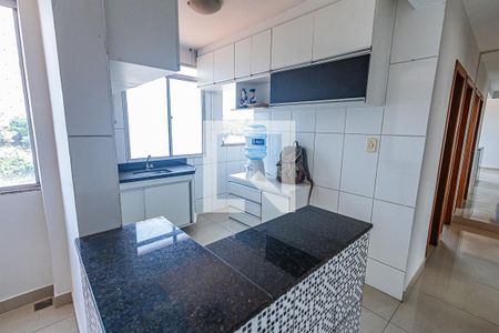 Cozinha de apartamento para alugar com 4 quartos, 75m² em Planalto, Belo Horizonte