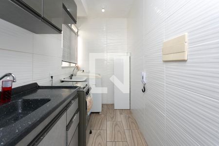 Cozinha de apartamento à venda com 2 quartos, 45m² em Mário Quintana, Porto Alegre