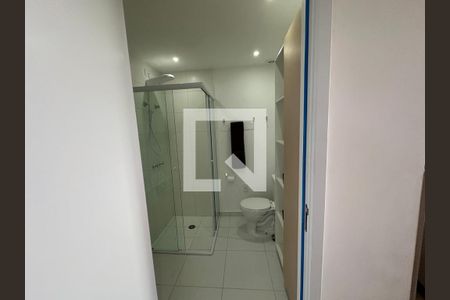 Banheiro de kitnet/studio para alugar com 1 quarto, 27m² em Santo Amaro, São Paulo