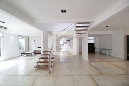 Sala de casa para alugar com 5 quartos, 480m² em Morada da Colina, Uberlândia