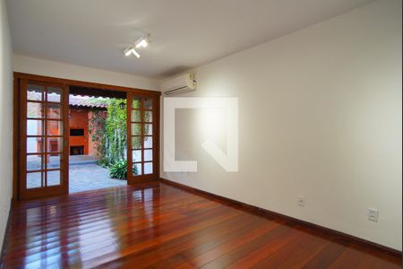 Sala de apartamento para alugar com 3 quartos, 220m² em Petrópolis, Porto Alegre