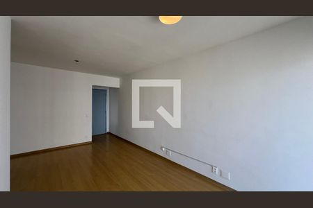 Sala  de apartamento à venda com 3 quartos, 70m² em Vila Madalena, São Paulo