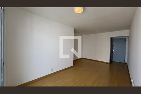 Sala  de apartamento à venda com 3 quartos, 70m² em Vila Madalena, São Paulo