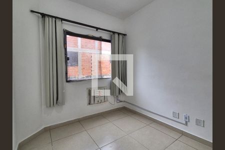 Quarto 1 de apartamento para alugar com 2 quartos, 54m² em Vargem Pequena, Rio de Janeiro