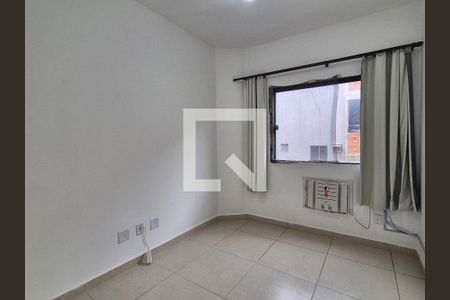 Quarto 1 de apartamento para alugar com 2 quartos, 54m² em Vargem Pequena, Rio de Janeiro