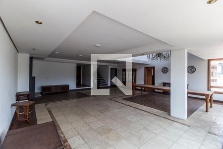 Sala de TV de casa de condomínio para alugar com 4 quartos, 650m² em Alphaville, Santana de Parnaíba