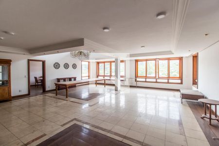 Sala de TV de casa de condomínio à venda com 4 quartos, 650m² em Alphaville, Santana de Parnaíba