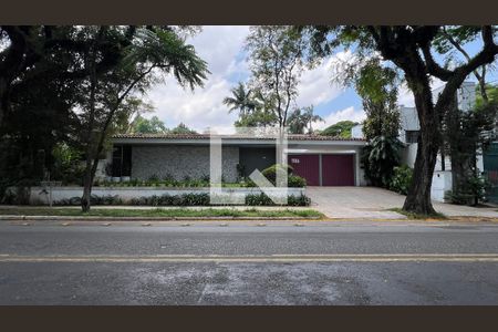 Fachada de casa à venda com 3 quartos, 610m² em Alto de Pinheiros, São Paulo