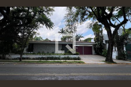 Fachada de casa à venda com 3 quartos, 610m² em Alto de Pinheiros, São Paulo