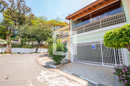 Casa à venda com 213m², 2 quartos e 3 vagas Casa à venda com 213m², 2 quartos e 3 vagasFachada