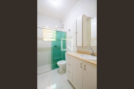 Casa à venda com 213m², 2 quartos e 3 vagas Casa à venda com 213m², 2 quartos e 3 vagasBanheiro