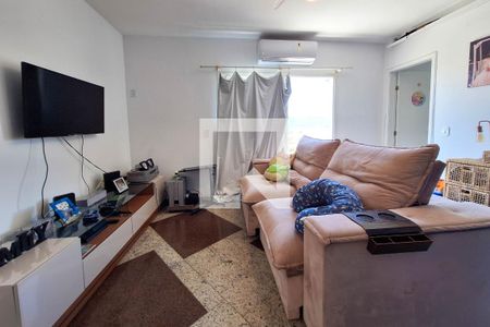 Sala de apartamento à venda com 2 quartos, 180m² em Piratininga, Niterói