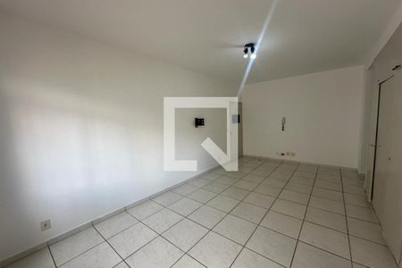 Sala - Dormitório de kitnet/studio para alugar com 1 quarto, 29m² em Centro, Ribeirão Preto