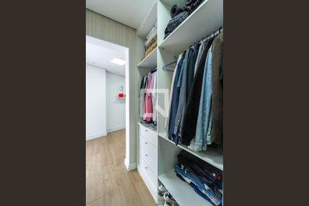 Apartamento à venda com 300m², 4 quartos e 4 vagas Apartamento à venda com 300m², 4 quartos e 4 vagasCloset da Suíte 3