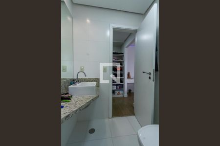 Apartamento à venda com 300m², 4 quartos e 4 vagas Apartamento à venda com 300m², 4 quartos e 4 vagasBanheiro da Suíte 2