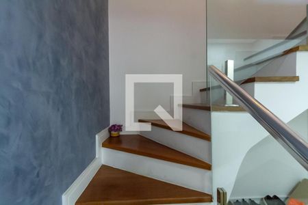 Apartamento à venda com 300m², 4 quartos e 4 vagas Apartamento à venda com 300m², 4 quartos e 4 vagasEscada Cobertura