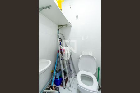 Apartamento à venda com 300m², 4 quartos e 4 vagas Apartamento à venda com 300m², 4 quartos e 4 vagasBanheiro de Serviço