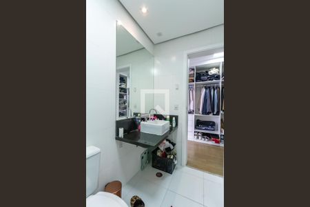 Apartamento à venda com 300m², 4 quartos e 4 vagas Apartamento à venda com 300m², 4 quartos e 4 vagasBanheiro da Suíte 3