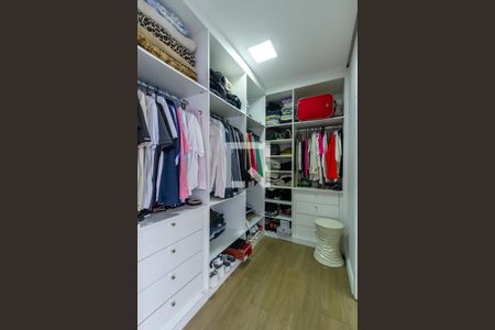 Apartamento à venda com 300m², 4 quartos e 4 vagas Apartamento à venda com 300m², 4 quartos e 4 vagasCloset da Suíte 3