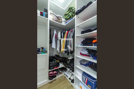 Apartamento à venda com 300m², 4 quartos e 4 vagas Apartamento à venda com 300m², 4 quartos e 4 vagasCloset da Suíte 2