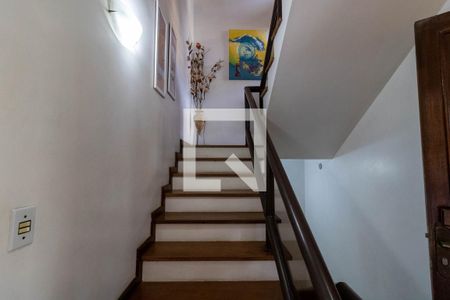 Escada de casa à venda com 3 quartos, 288m² em Ipanema, Porto Alegre