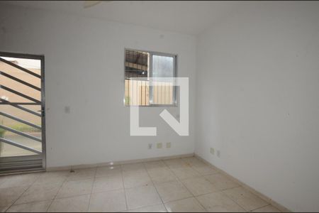 Sala de casa para alugar com 3 quartos, 48m² em Cascadura, Rio de Janeiro