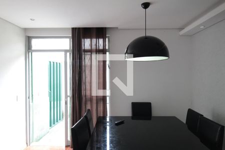 Sala de casa para alugar com 2 quartos, 80m² em Itapoã, Belo Horizonte