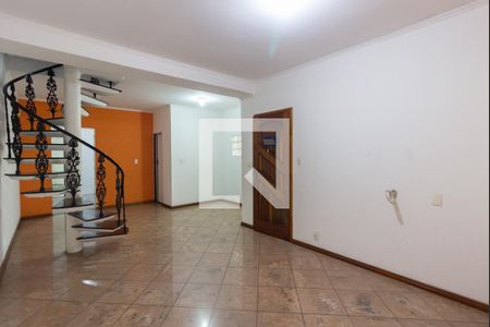 Sala de casa à venda com 3 quartos, 240m² em Conjunto Residencial José Bonifácio, São Paulo