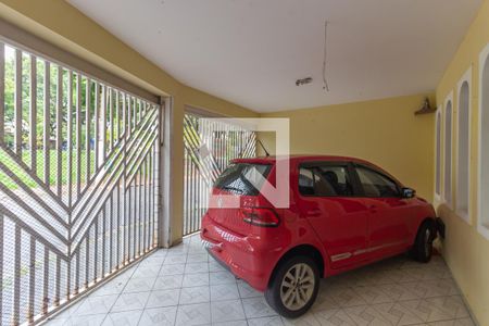 Garagem de casa à venda com 3 quartos, 240m² em Conjunto Residencial José Bonifácio, São Paulo