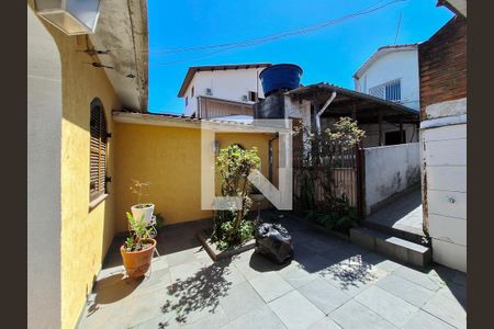 Casa à venda com 220m², 5 quartos e 2 vagas Casa à venda com 220m², 5 quartos e 2 vagasQuintal