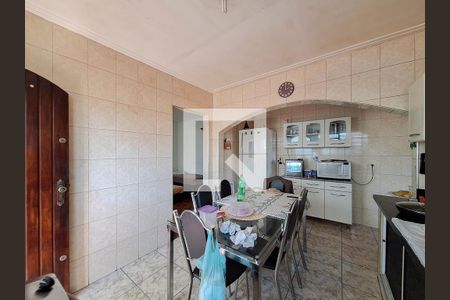 Casa à venda com 220m², 5 quartos e 2 vagas Casa à venda com 220m², 5 quartos e 2 vagasCozinha