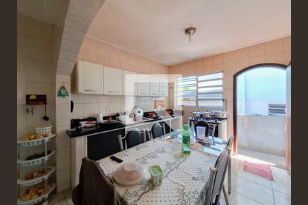 Casa à venda com 220m², 5 quartos e 2 vagas Casa à venda com 220m², 5 quartos e 2 vagasCozinha