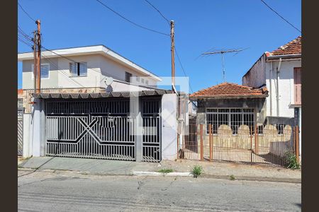 Casa à venda com 220m², 5 quartos e 2 vagas Casa à venda com 220m², 5 quartos e 2 vagasFachada
