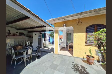 Casa à venda com 220m², 5 quartos e 2 vagas Casa à venda com 220m², 5 quartos e 2 vagasQuintal