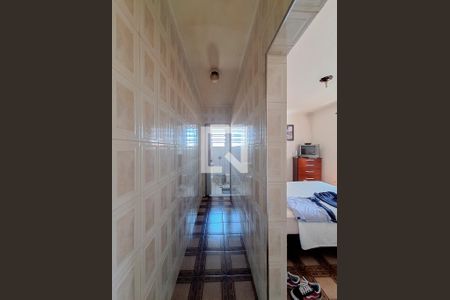 Casa à venda com 220m², 5 quartos e 2 vagas Casa à venda com 220m², 5 quartos e 2 vagasCorredor