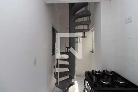 Escada de apartamento para alugar com 2 quartos, 84m² em Vila Maria Alta, São Paulo