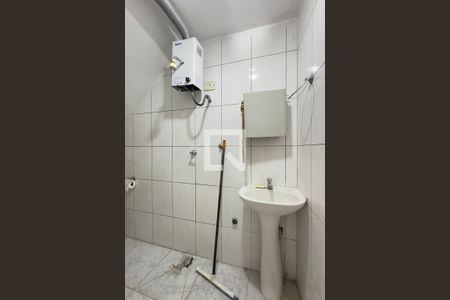 Banheiro de kitnet/studio para alugar com 1 quarto, 20m² em Liberdade, São Paulo