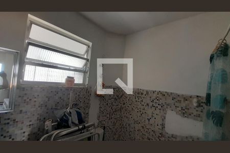 Banheiro de apartamento para alugar com 1 quarto, 52m² em Guilhermina, Praia Grande